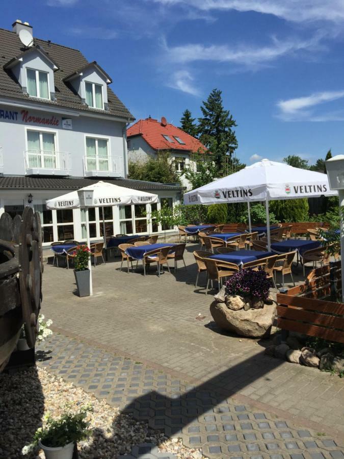 Hotel Restaurant Normandie Schildow Esterno foto